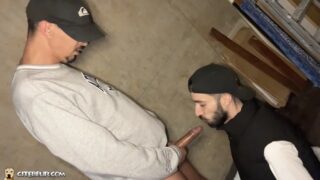 Jovem árabe gay transa em uma garagem com seu companheiro árabe – Cocksucker, Said le Caid XXL