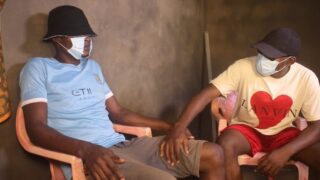 Filmes pornográficos africanos – Romeo at Home fucks Robin
