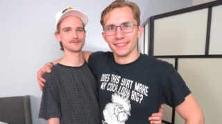 Twink de bigode faz sexo anal sem proteção – Ethan Cox, Darron Bluu