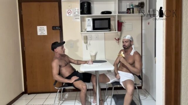 Um copo d’água e uma mamada quente – Parte 1 – Sadick Coutinho, Felipe Brodin